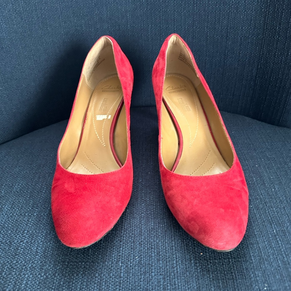 Clarks Red Faux Suede Pumps, Size 10 - Picture 7 of 9